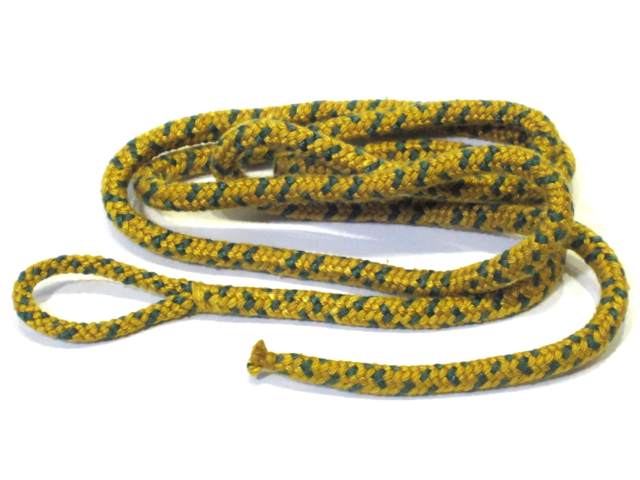 10 ends of silk thread per green strand, 5 ends of silk yarn per gold strand